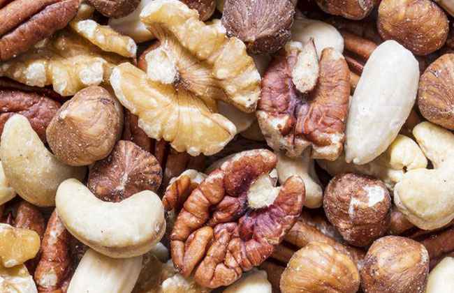 healthiest nuts for snacking 